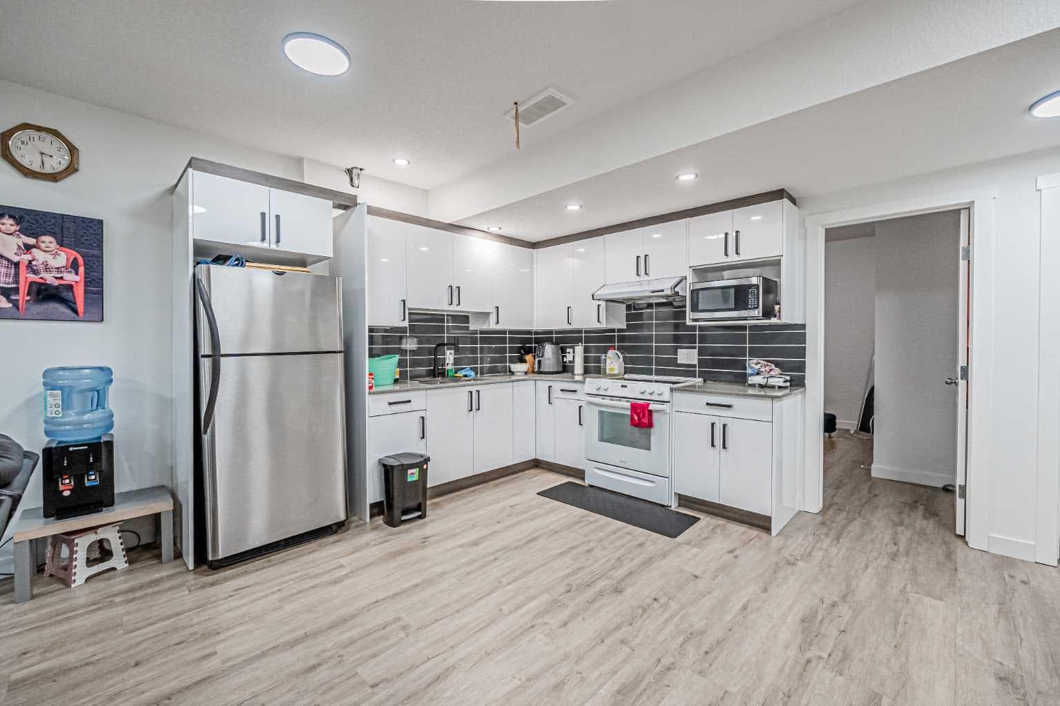2325 Lancaster Heights SE
