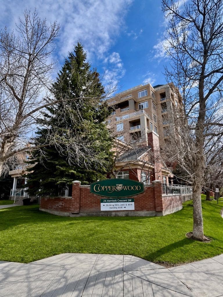 4107, 24 Hemlock Crescent SW