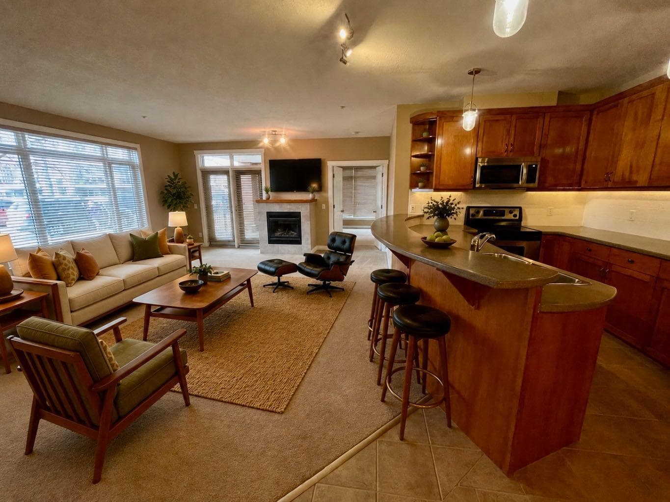 4107, 24 Hemlock Crescent SW