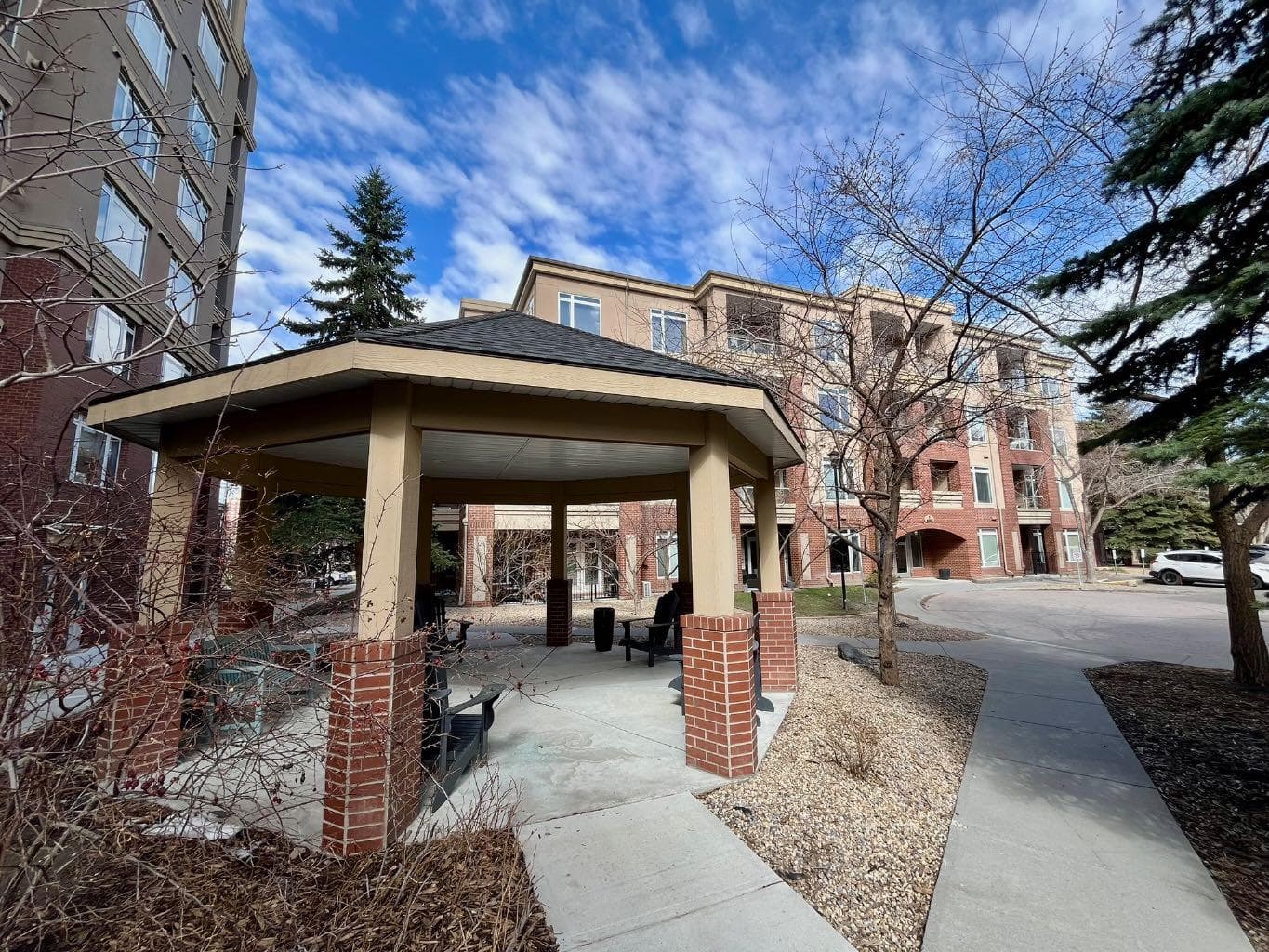 4107, 24 Hemlock Crescent SW