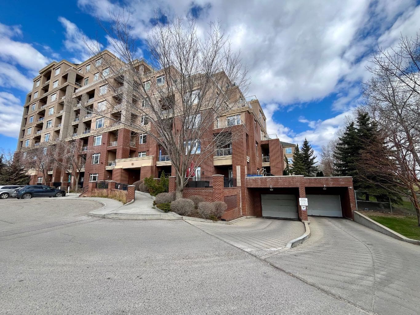 4107, 24 Hemlock Crescent SW