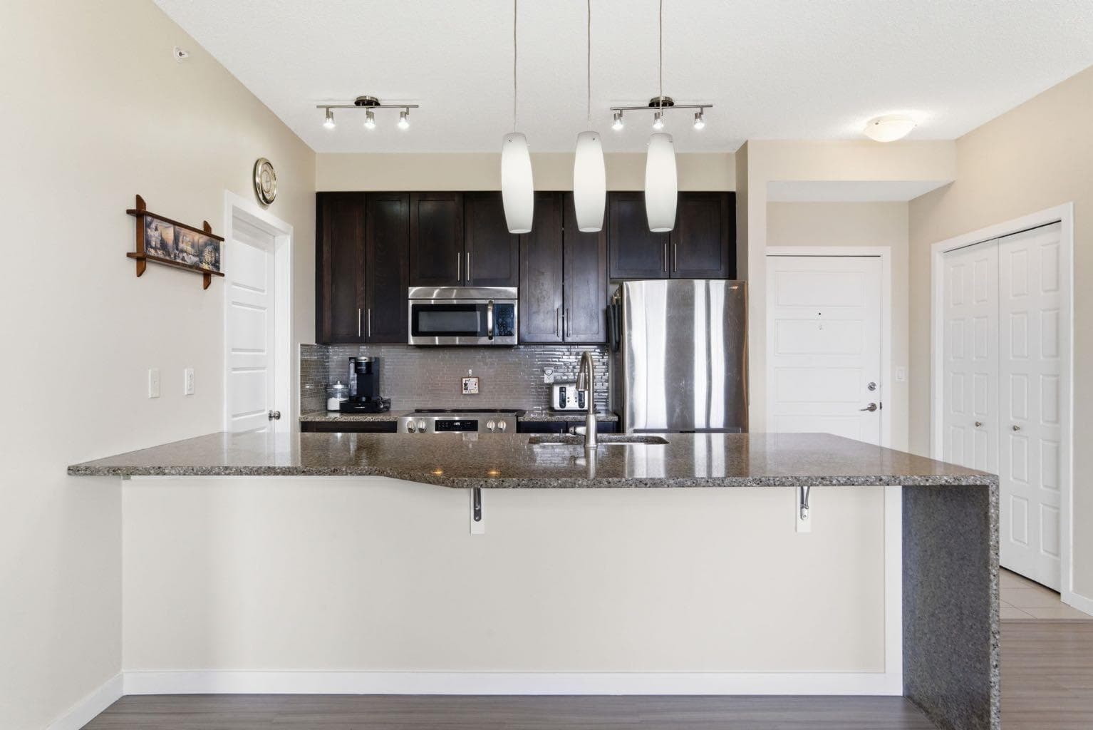 408, 207 Sunset Drive 