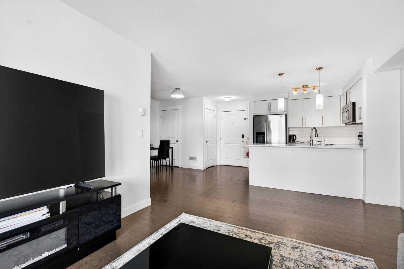 2303, 302 Skyview Ranch Drive NE