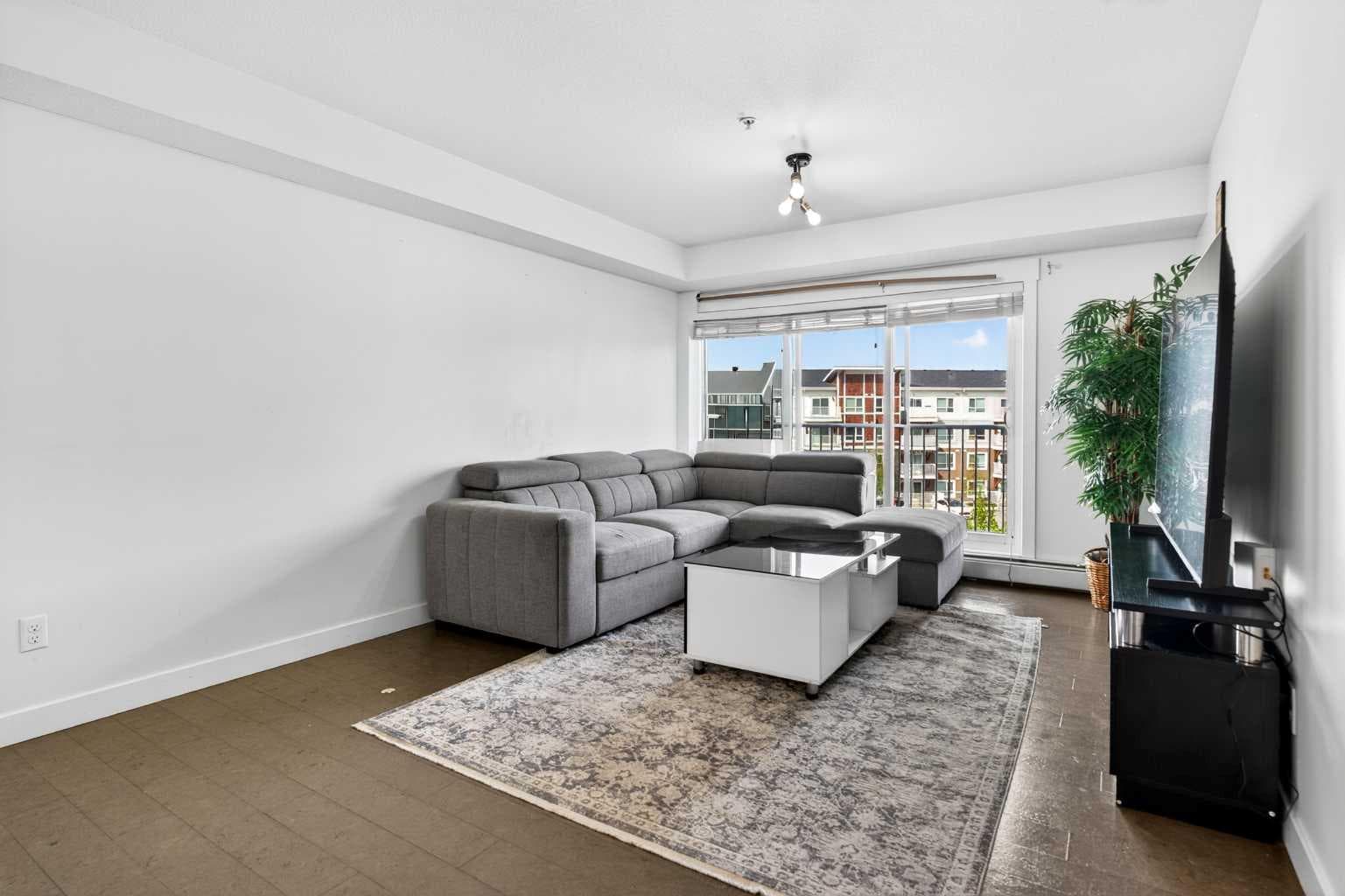2303, 302 Skyview Ranch Drive NE