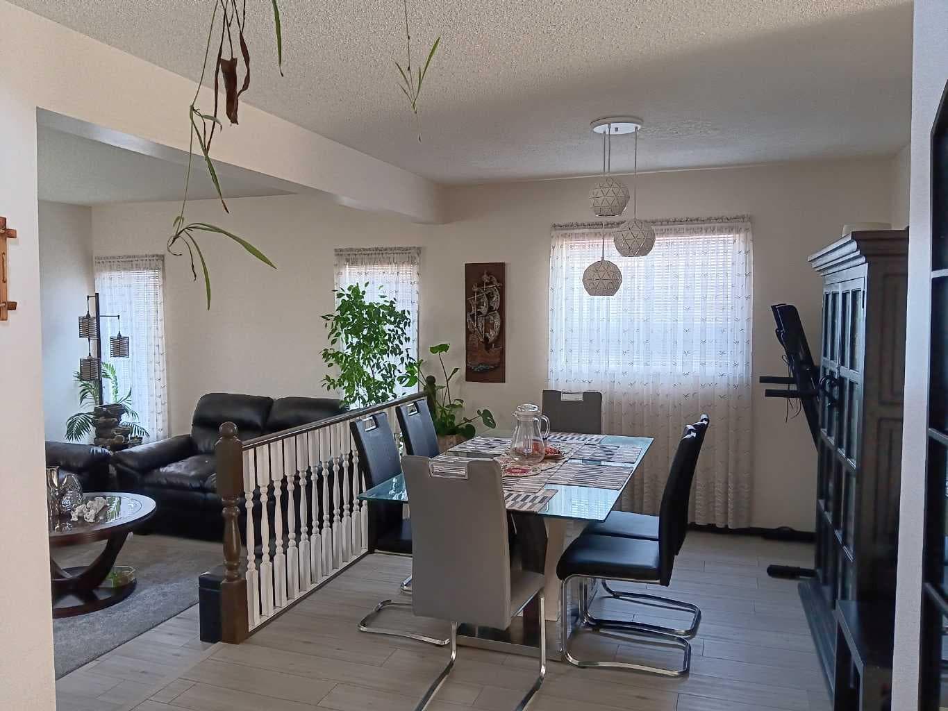 4 Fallingworth Bay NE