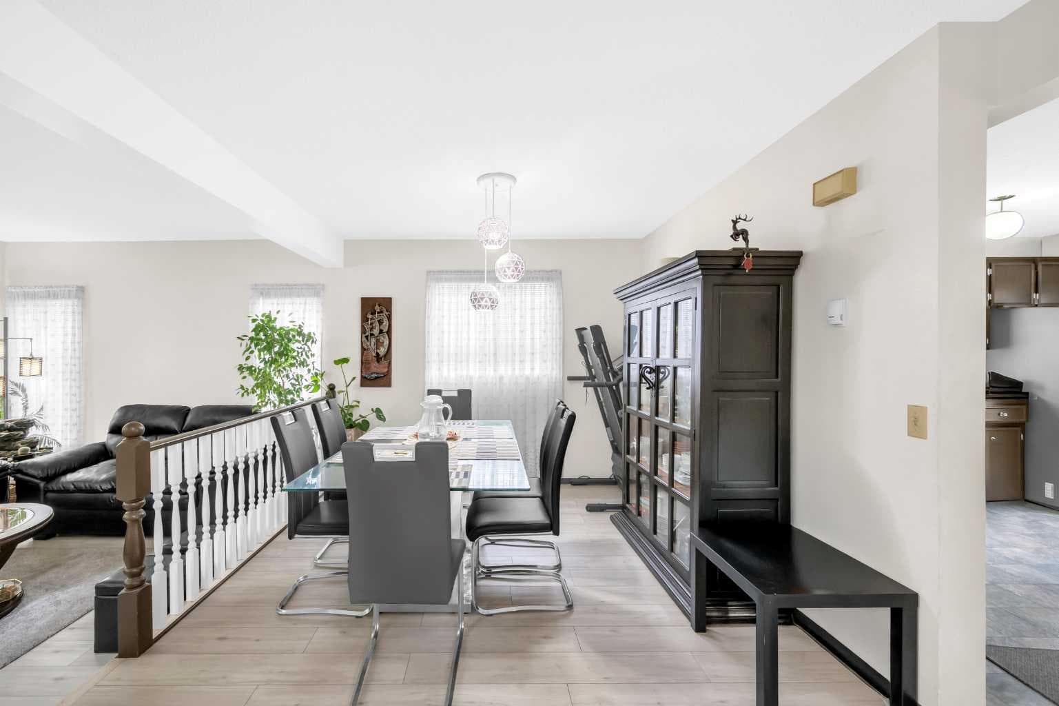 4 Fallingworth Bay NE