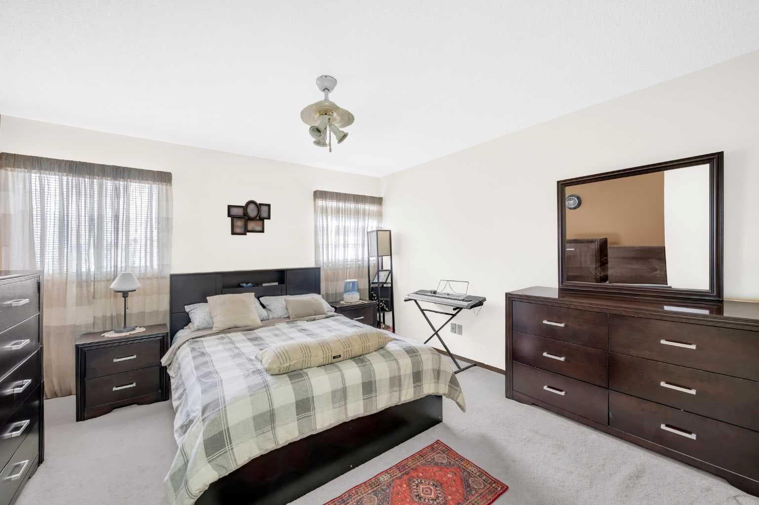 4 Fallingworth Bay NE