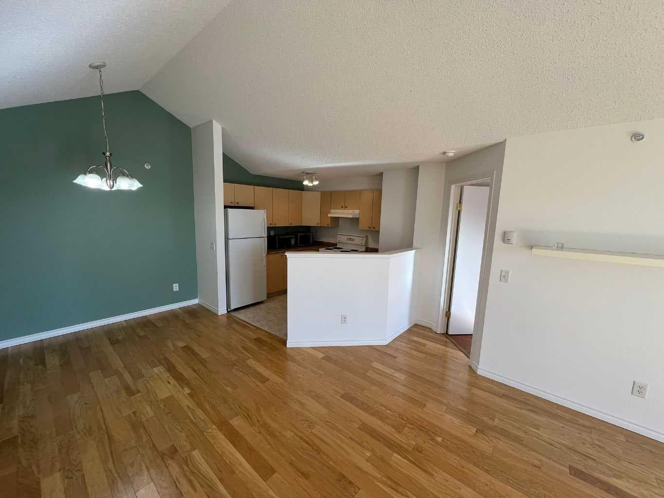 408, 16 Country Village Bay NE