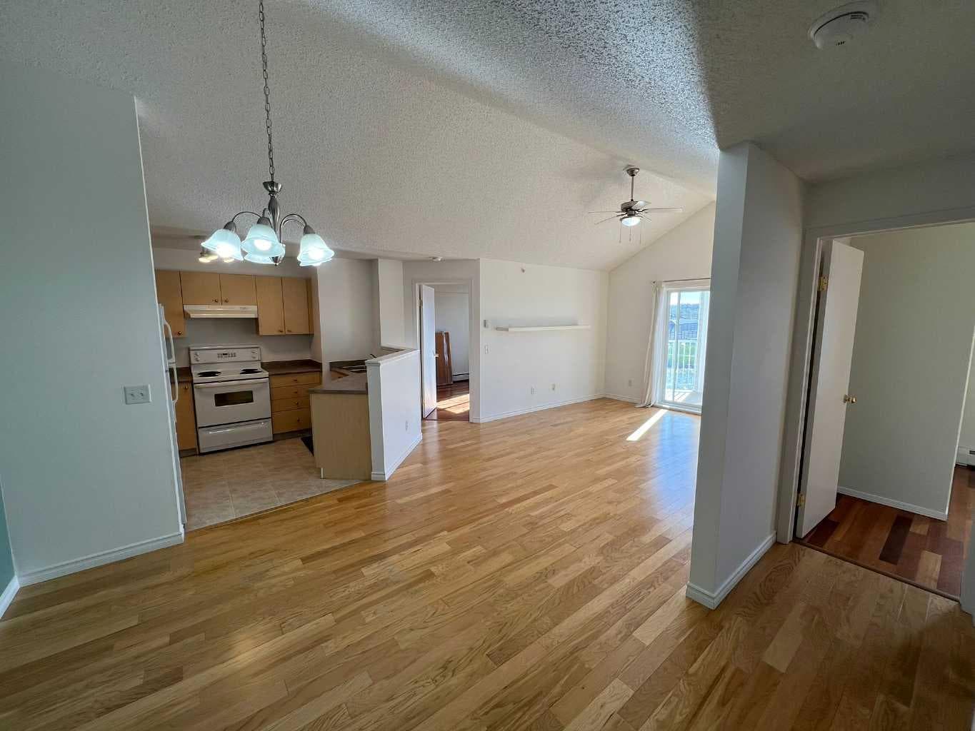 408, 16 Country Village Bay NE