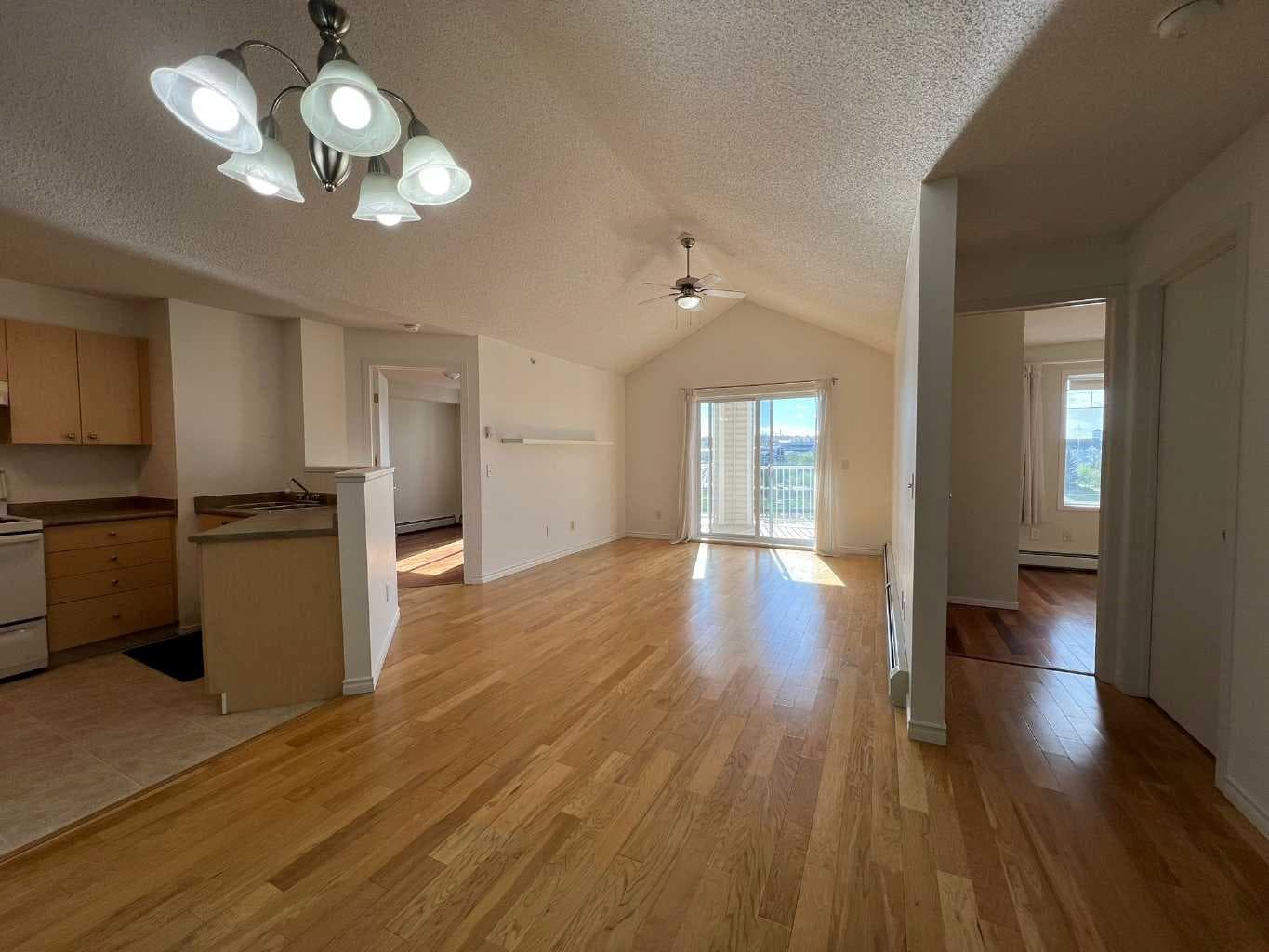 408, 16 Country Village Bay NE