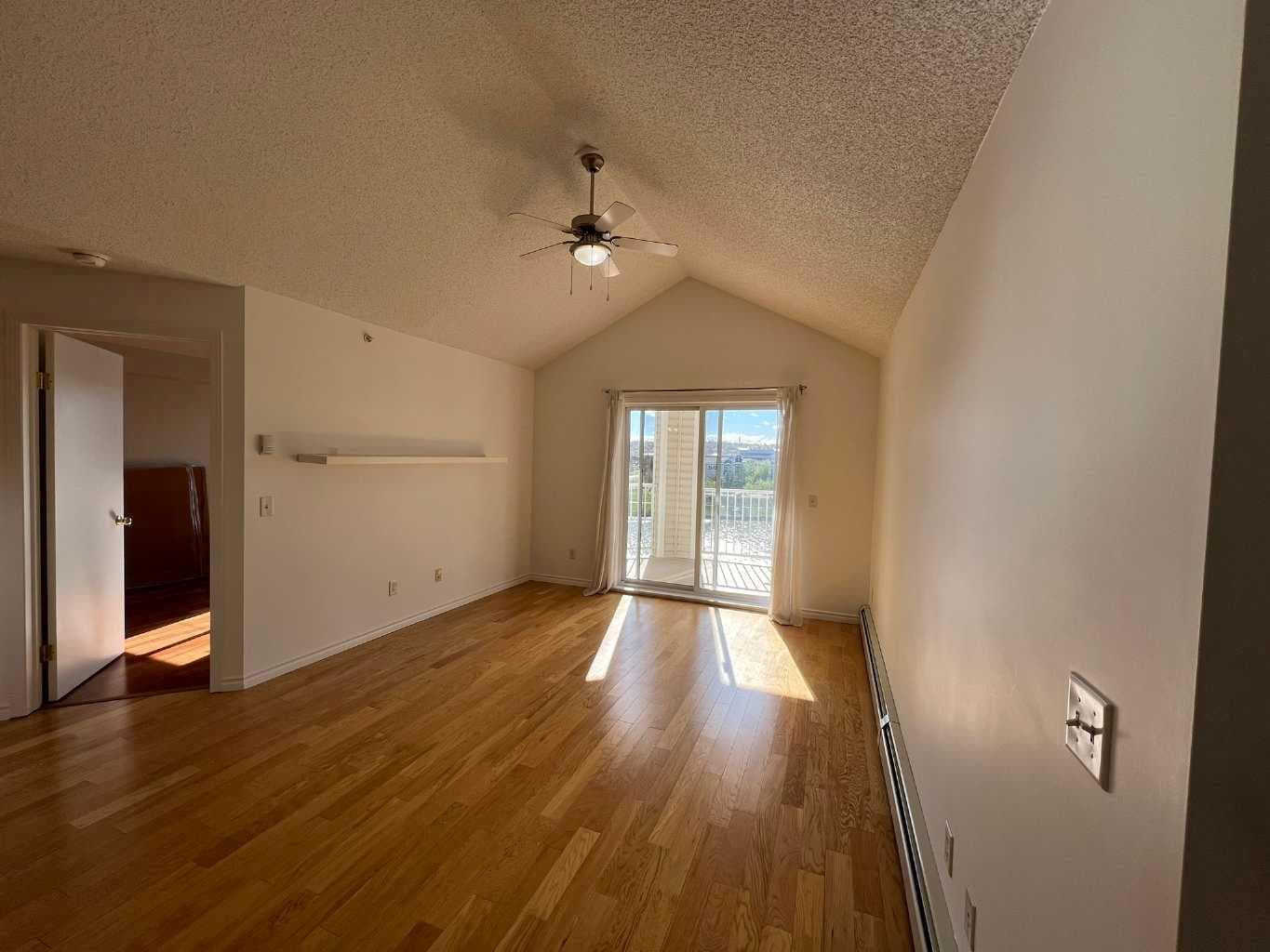 408, 16 Country Village Bay NE