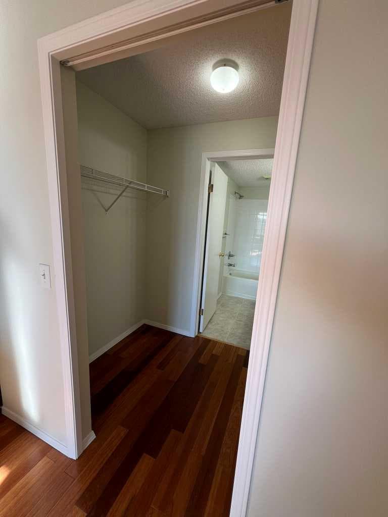 408, 16 Country Village Bay NE