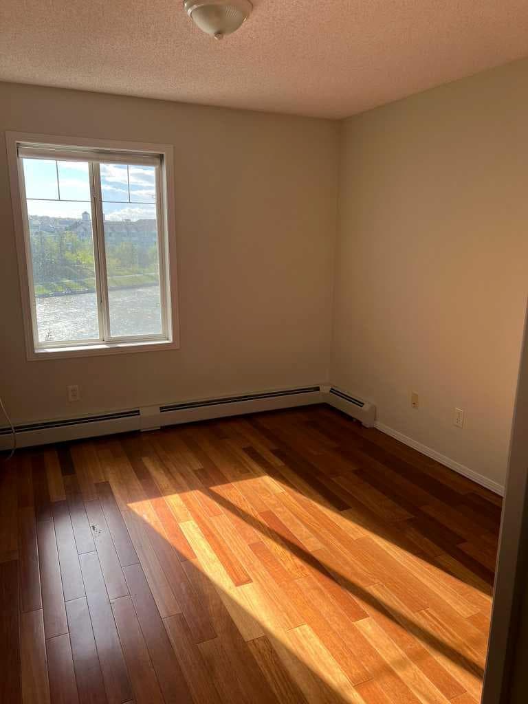 408, 16 Country Village Bay NE