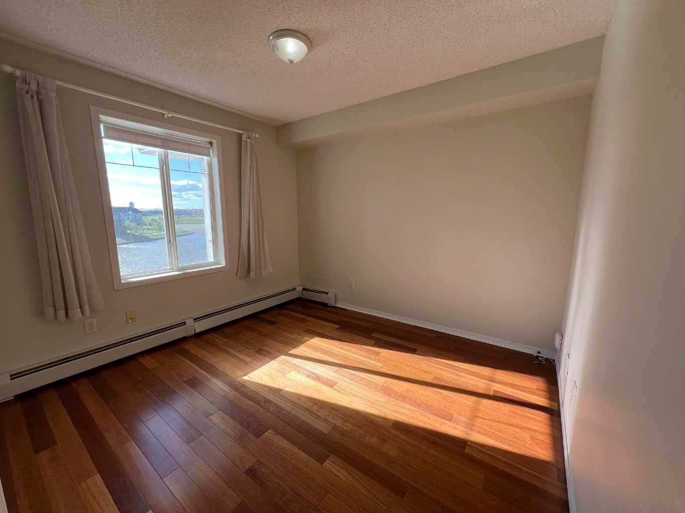 408, 16 Country Village Bay NE