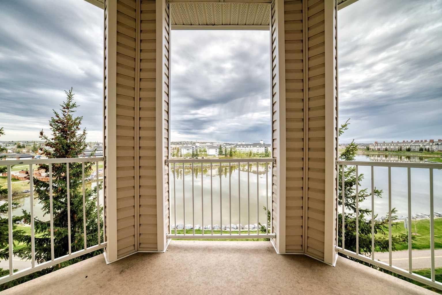 408, 16 Country Village Bay NE