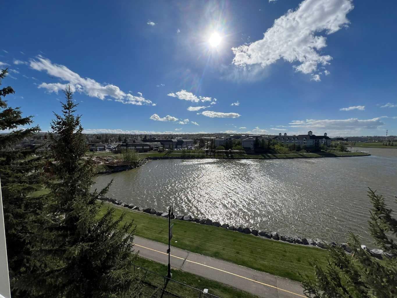408, 16 Country Village Bay NE