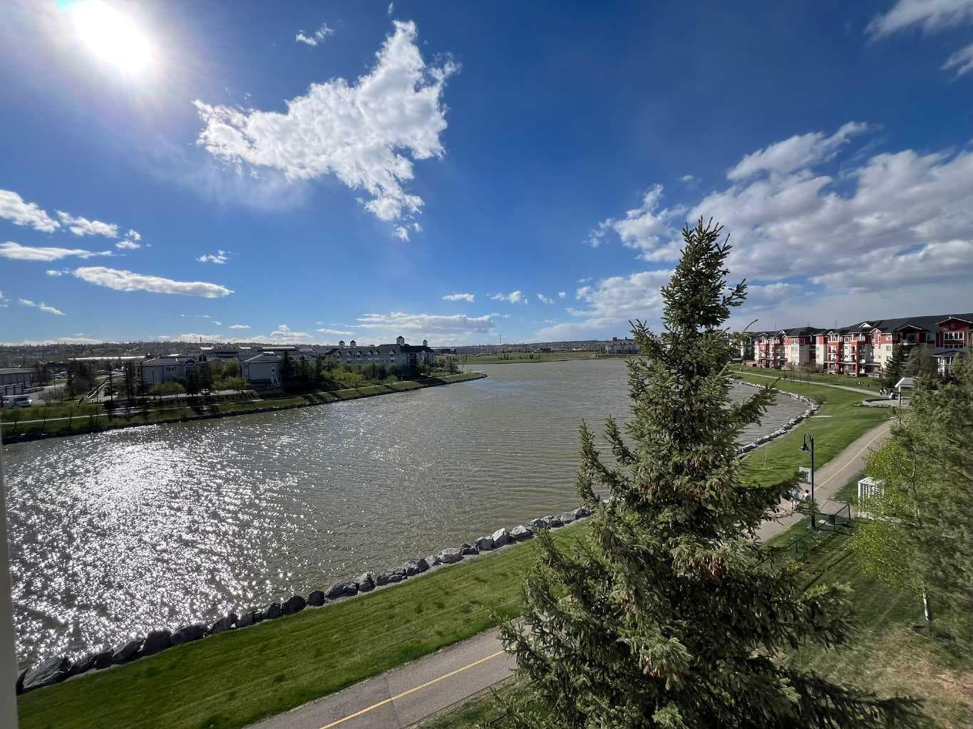 408, 16 Country Village Bay NE