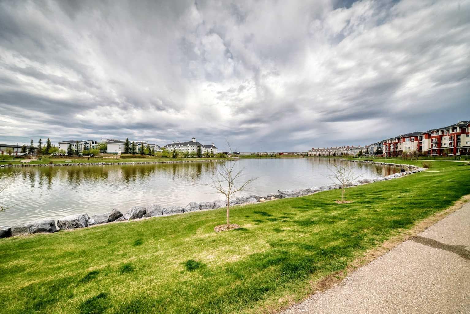 408, 16 Country Village Bay NE