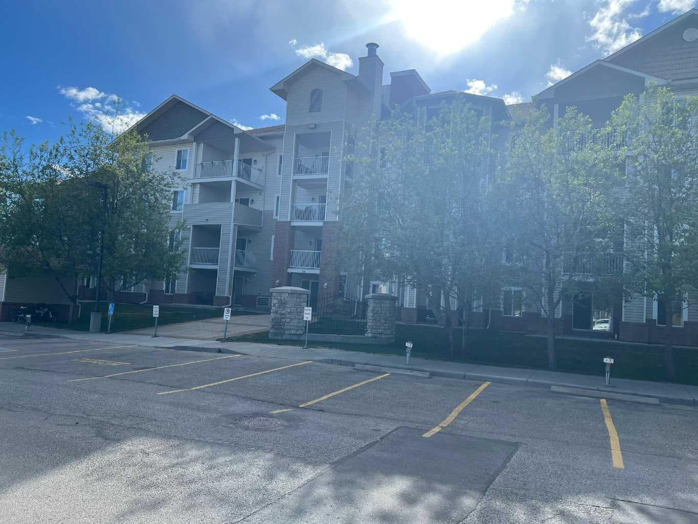 408, 16 Country Village Bay NE