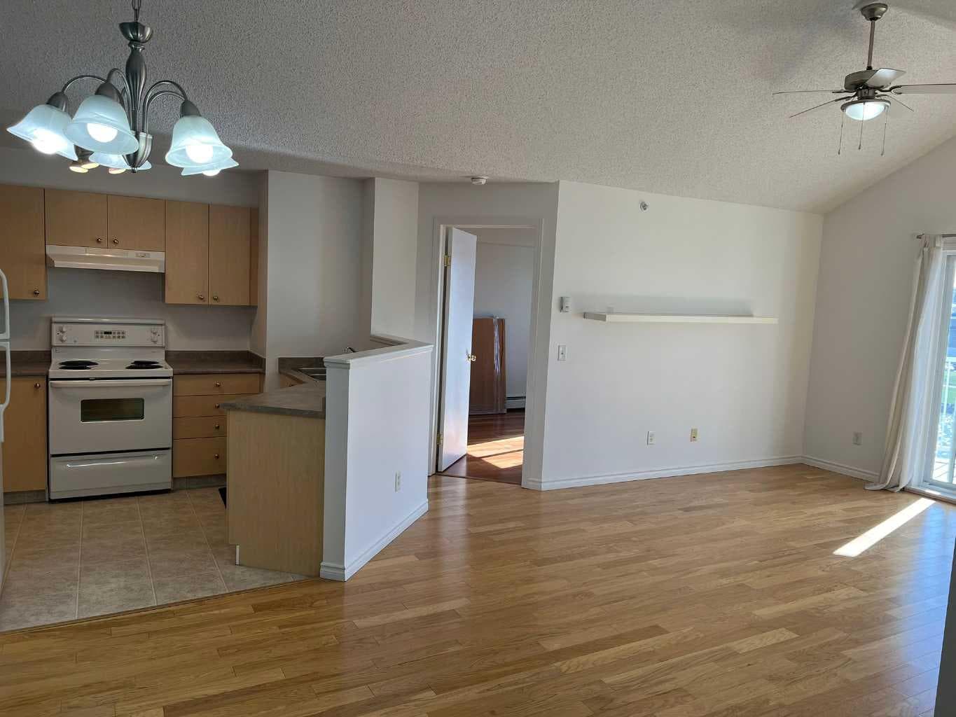 408, 16 Country Village Bay NE