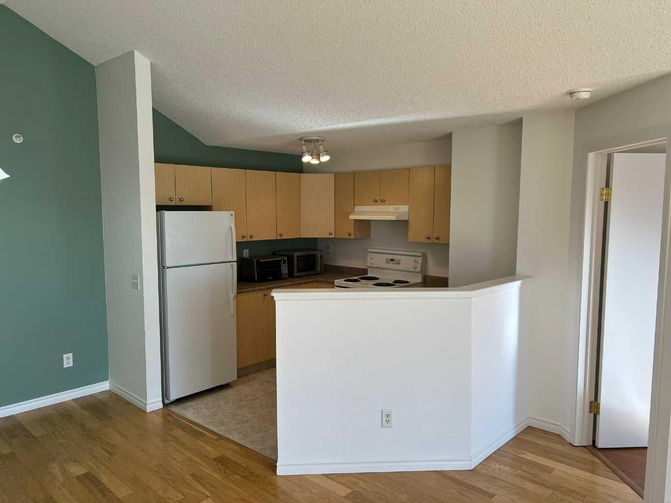 408, 16 Country Village Bay NE