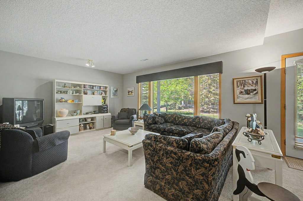 18 Prominence View SW