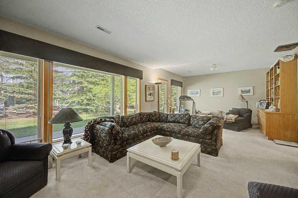 18 Prominence View SW