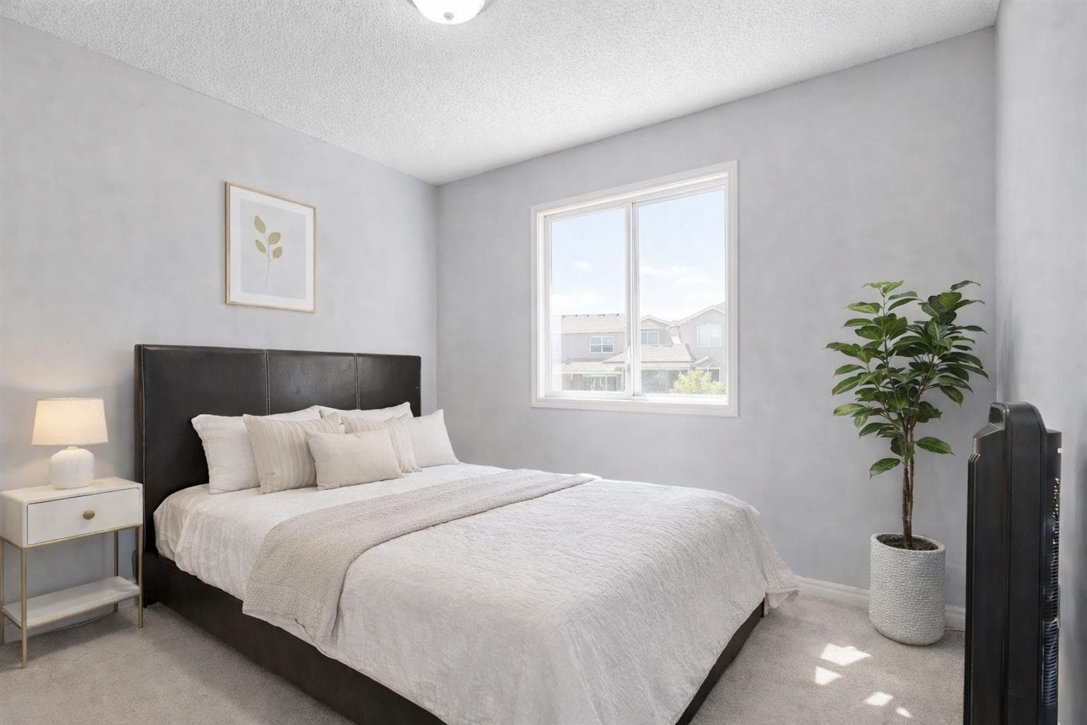 83 Luxstone Crescent SW