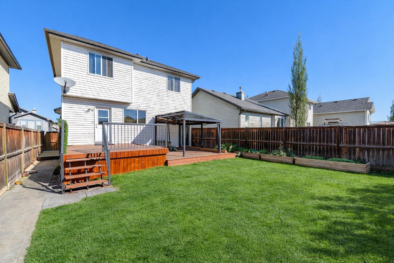 83 Luxstone Crescent SW