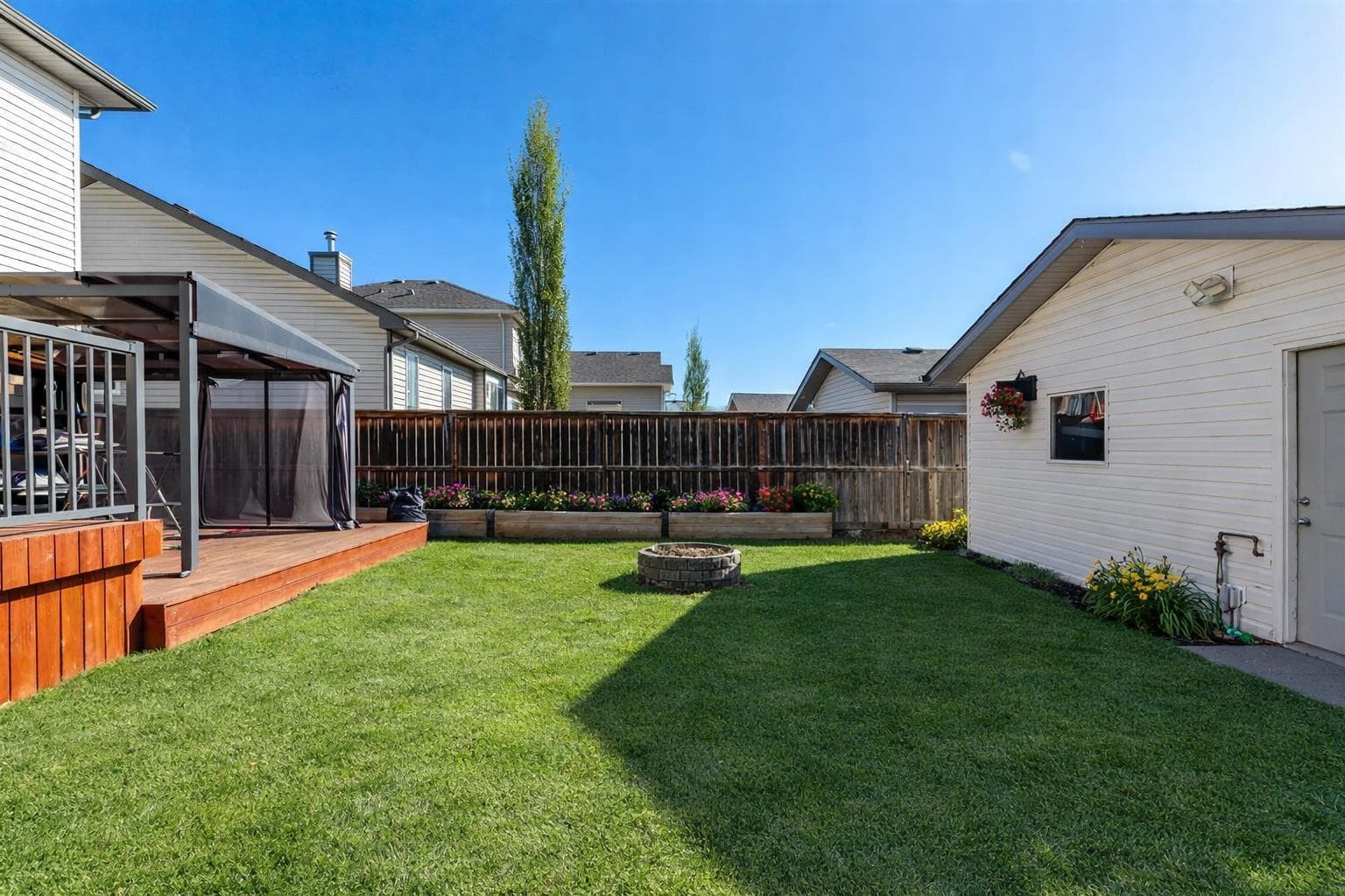 83 Luxstone Crescent SW
