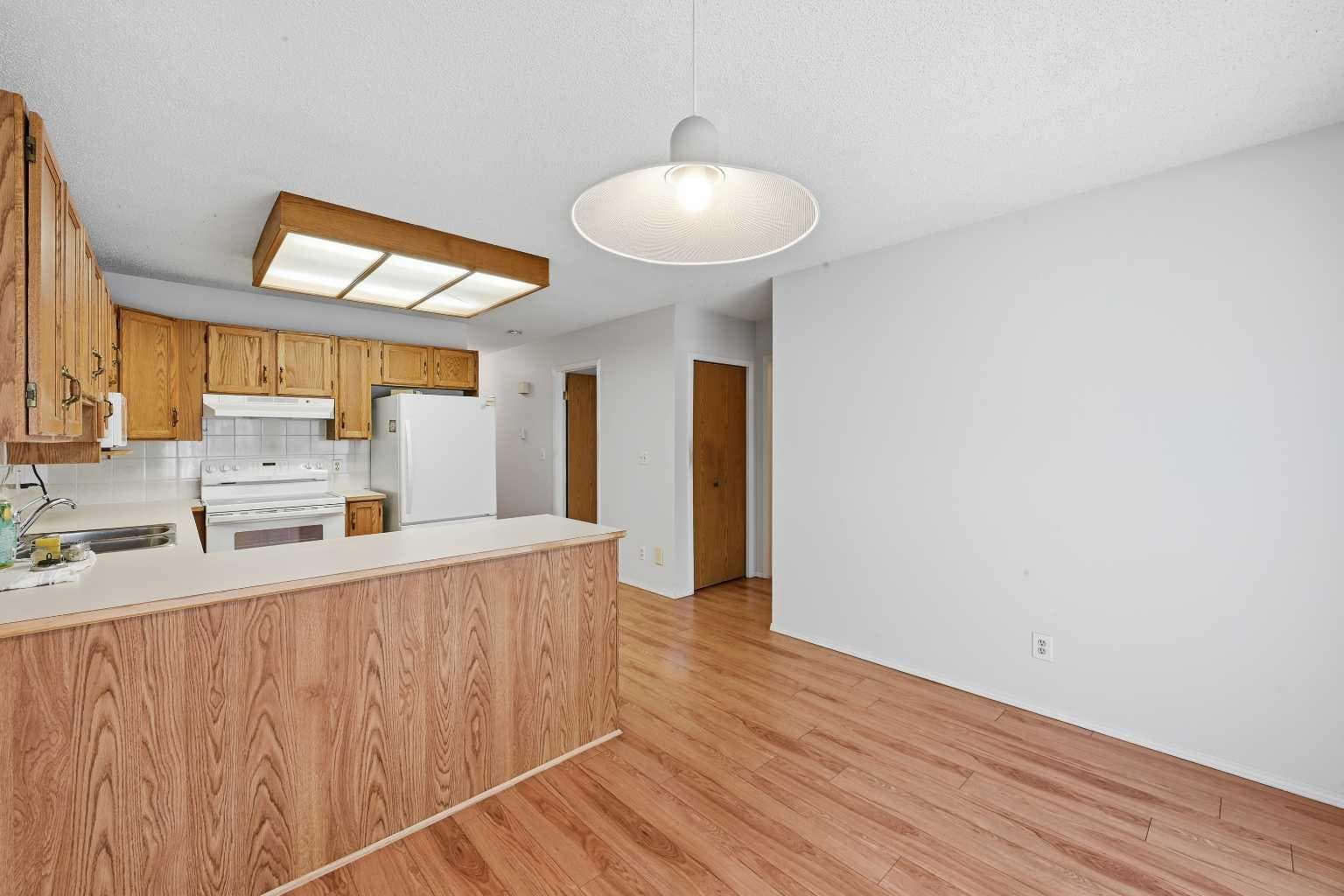 60 Rundlelawn Green NE