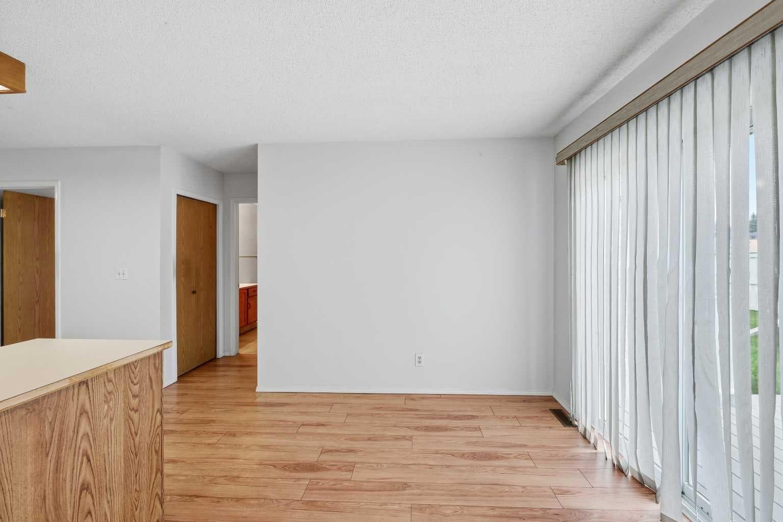 60 Rundlelawn Green NE