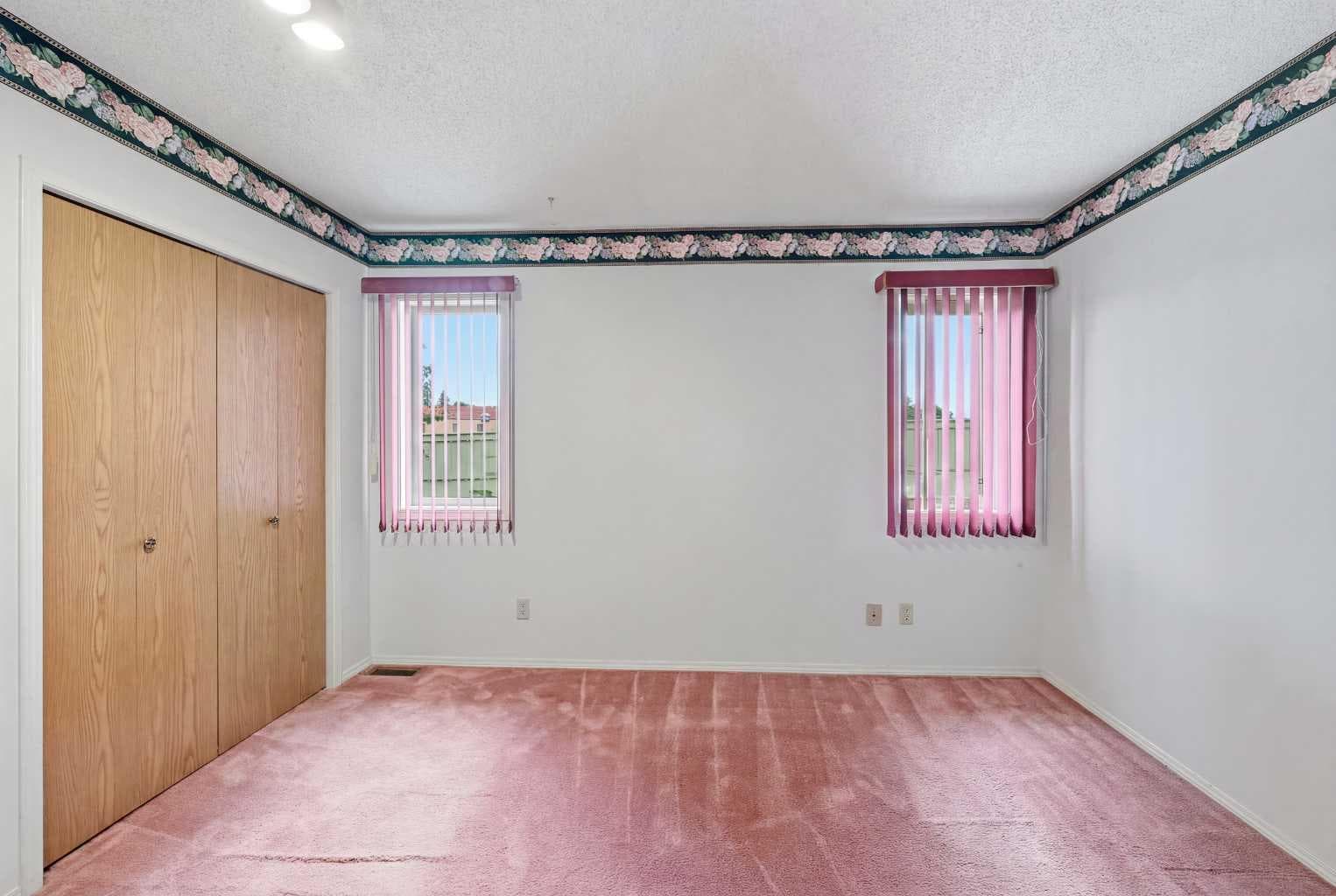 60 Rundlelawn Green NE