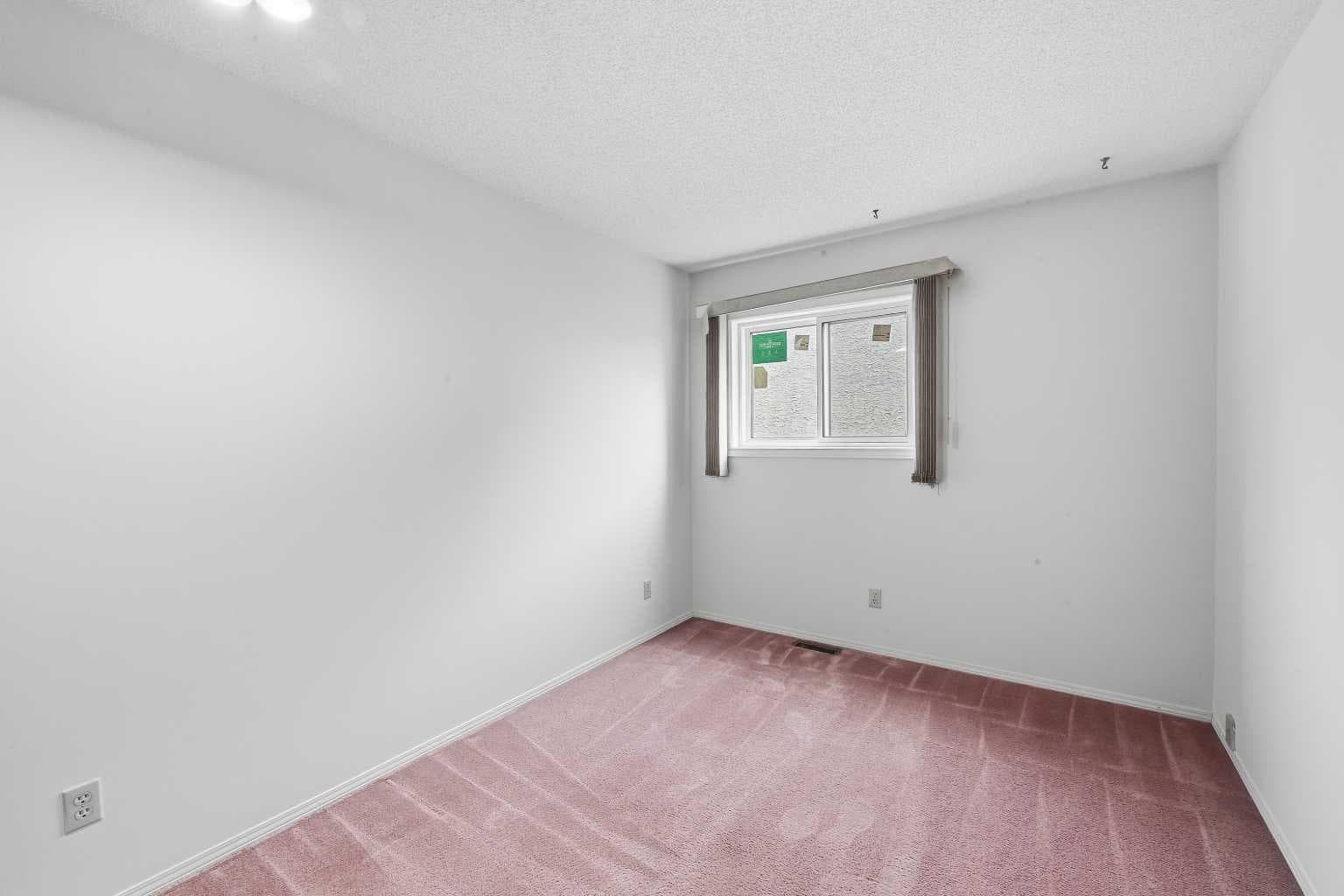 60 Rundlelawn Green NE