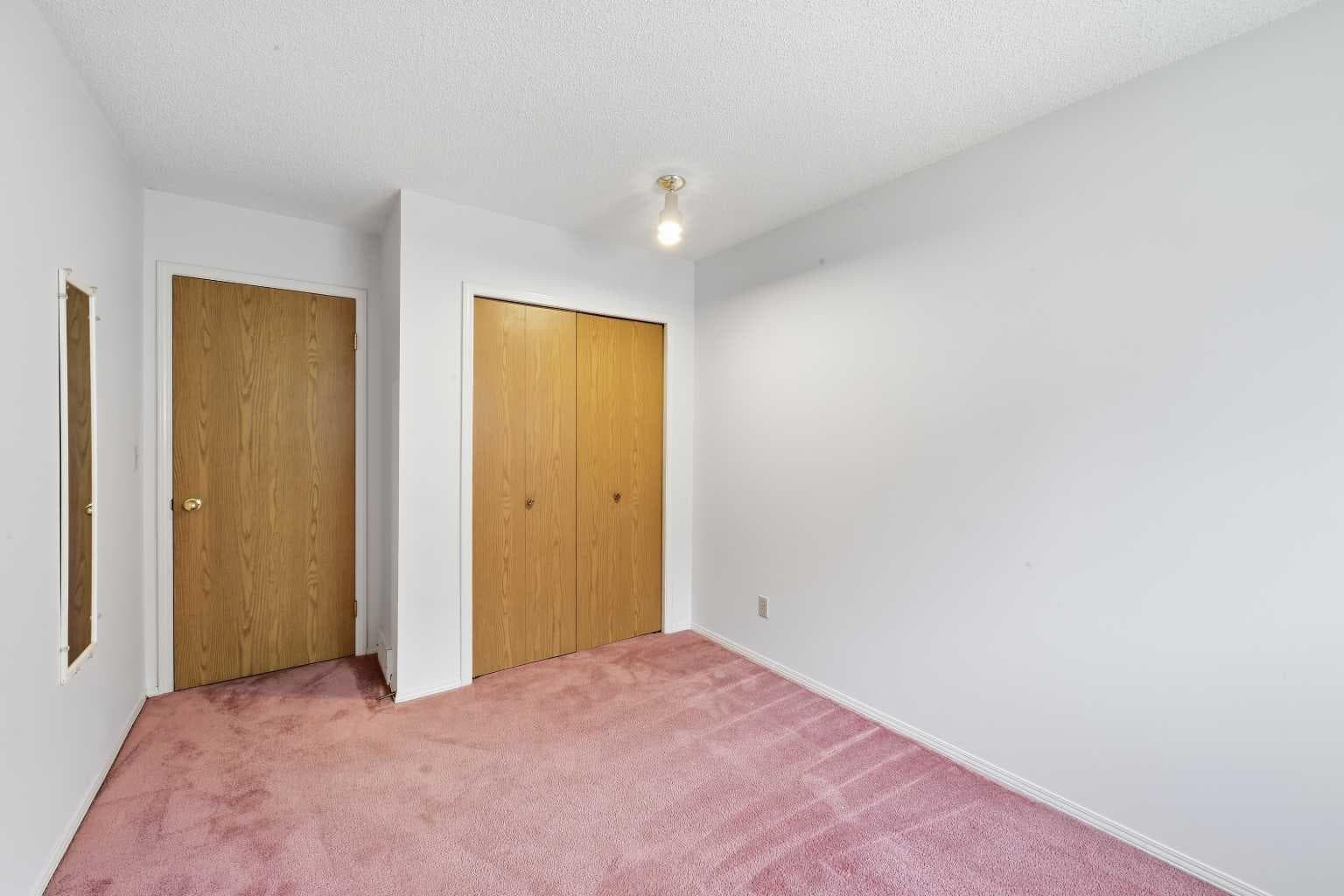 60 Rundlelawn Green NE