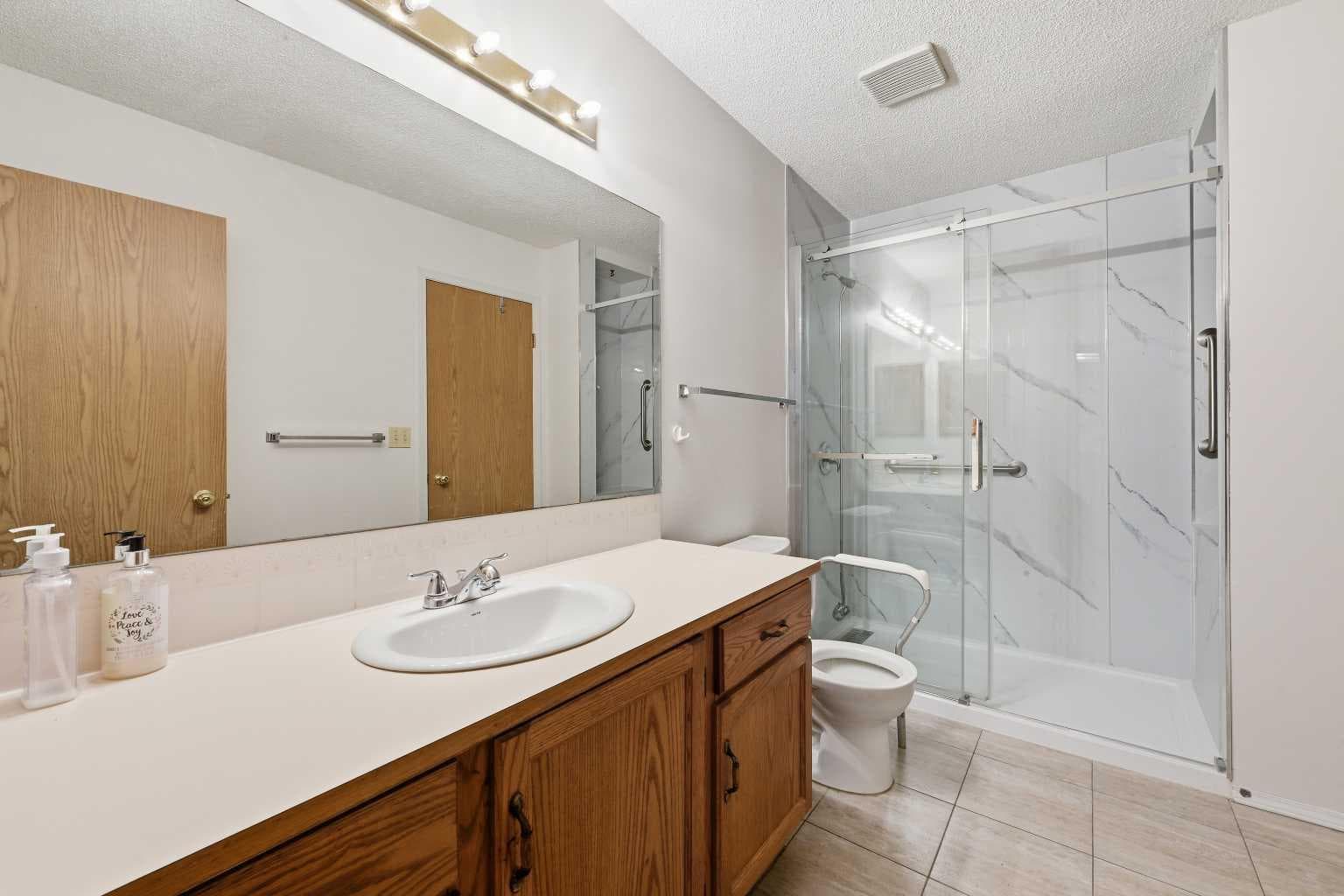 60 Rundlelawn Green NE