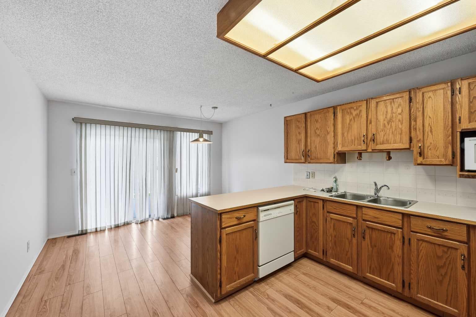 60 Rundlelawn Green NE