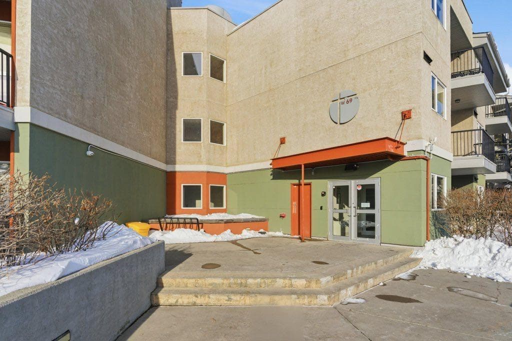 210, 69 Springborough Court SW