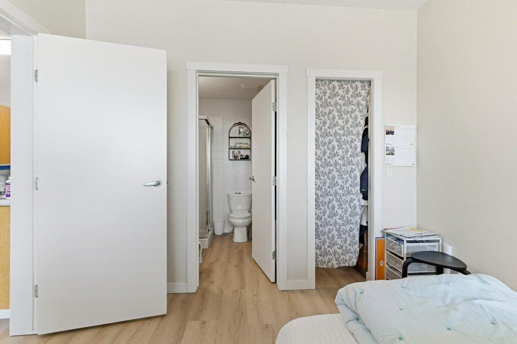210, 69 Springborough Court SW