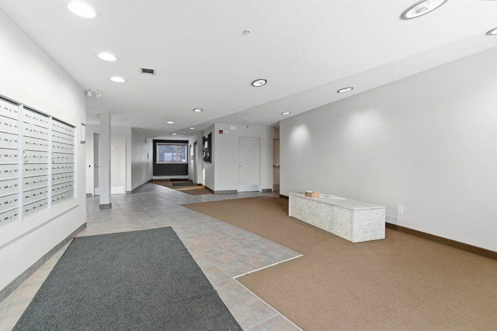 210, 69 Springborough Court SW