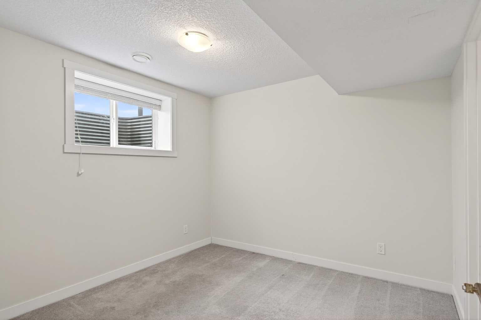 401 South Point Glen SW