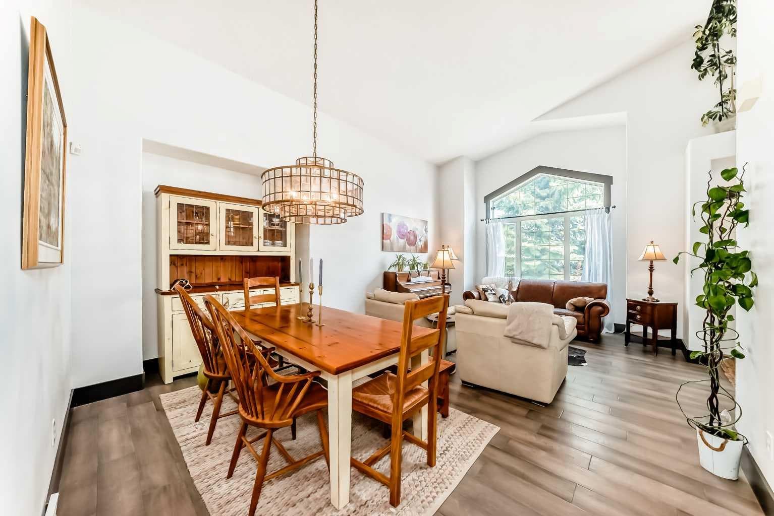 37 LAKESIDE GREENS Close 