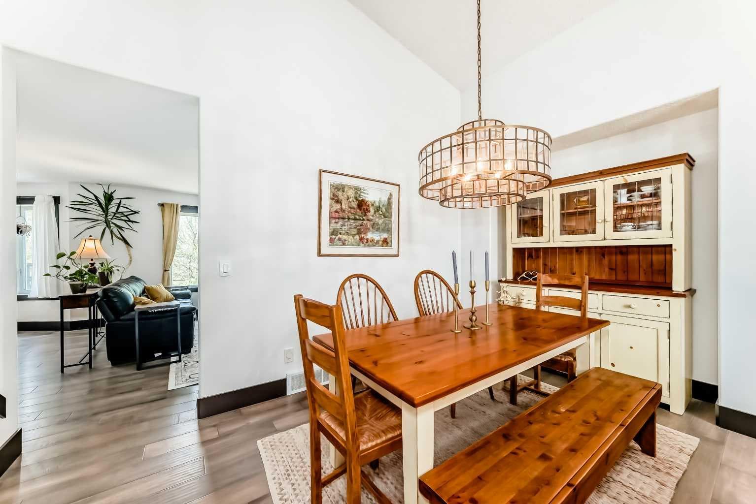 37 LAKESIDE GREENS Close 