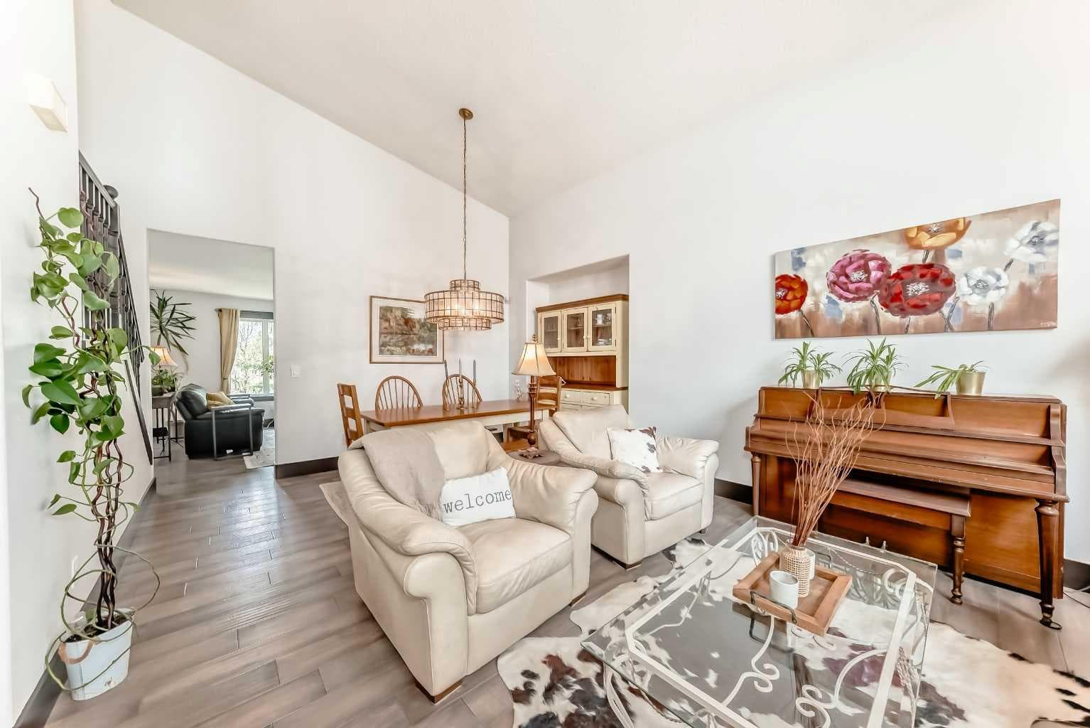 37 LAKESIDE GREENS Close 