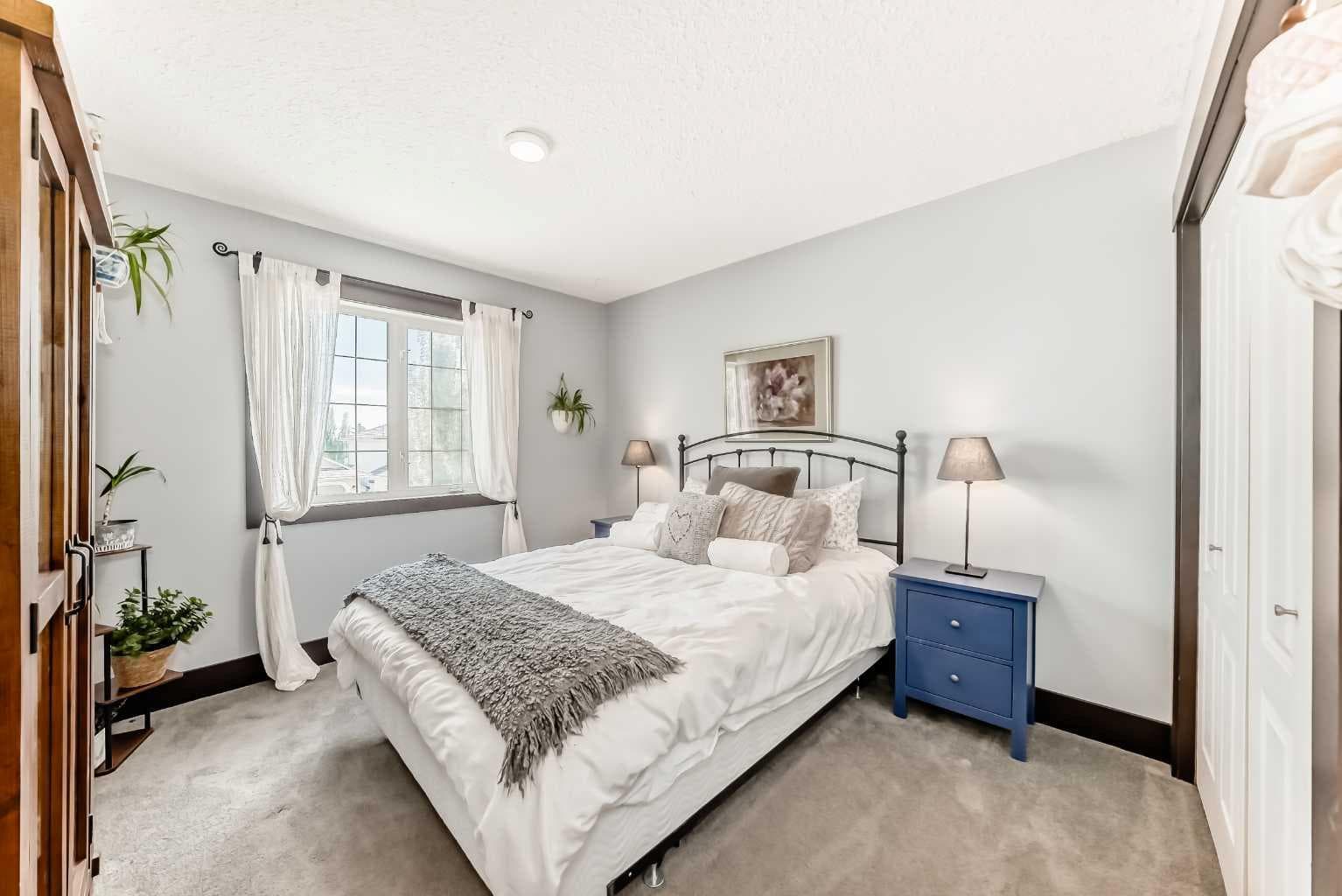 37 LAKESIDE GREENS Close 