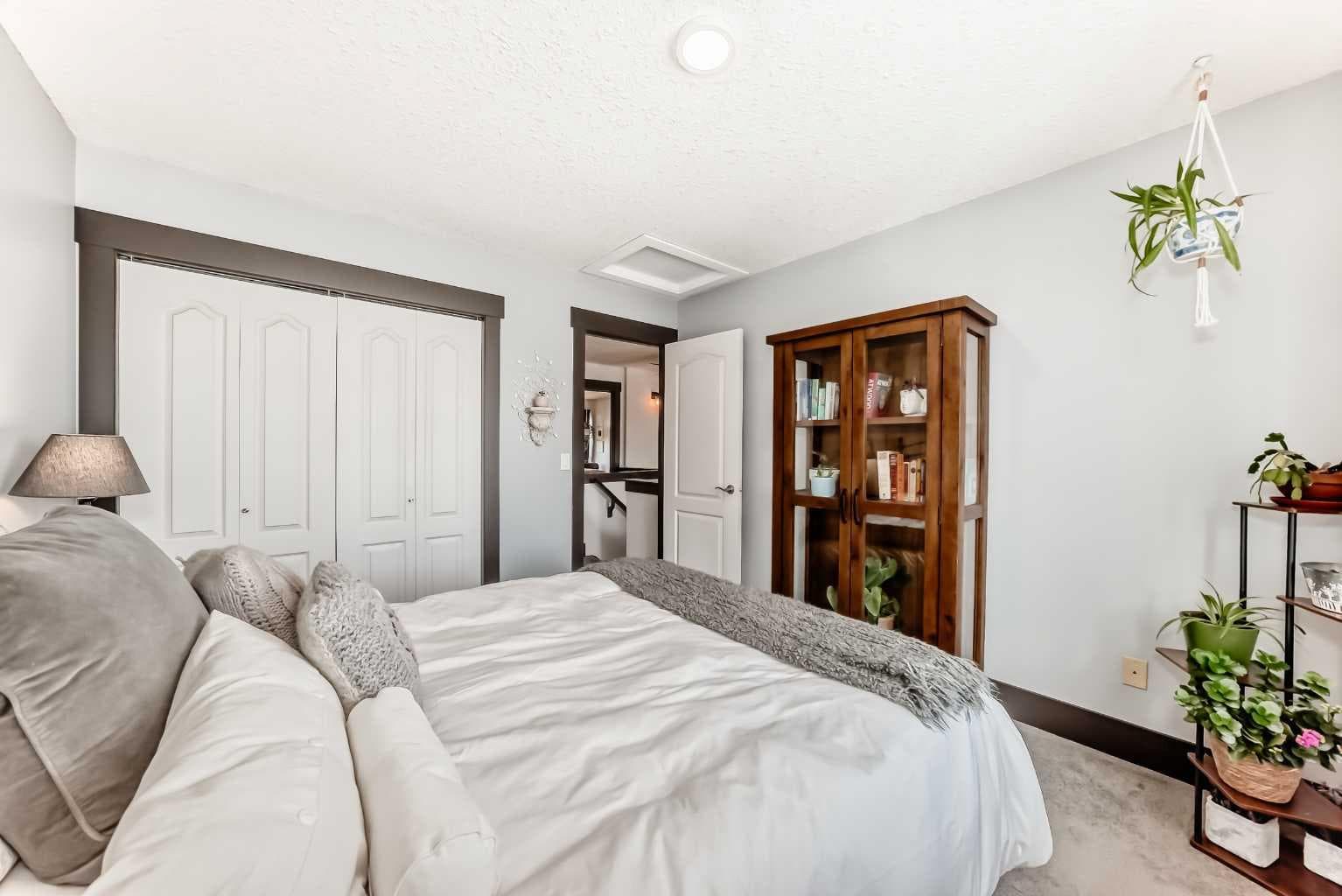 37 LAKESIDE GREENS Close 