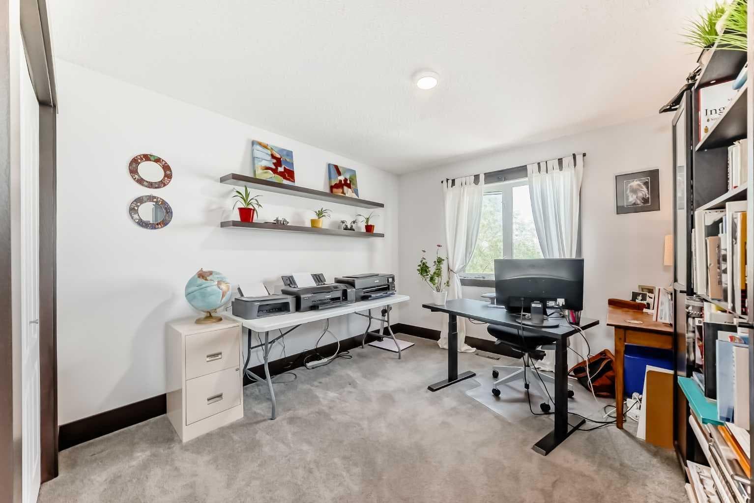37 LAKESIDE GREENS Close 