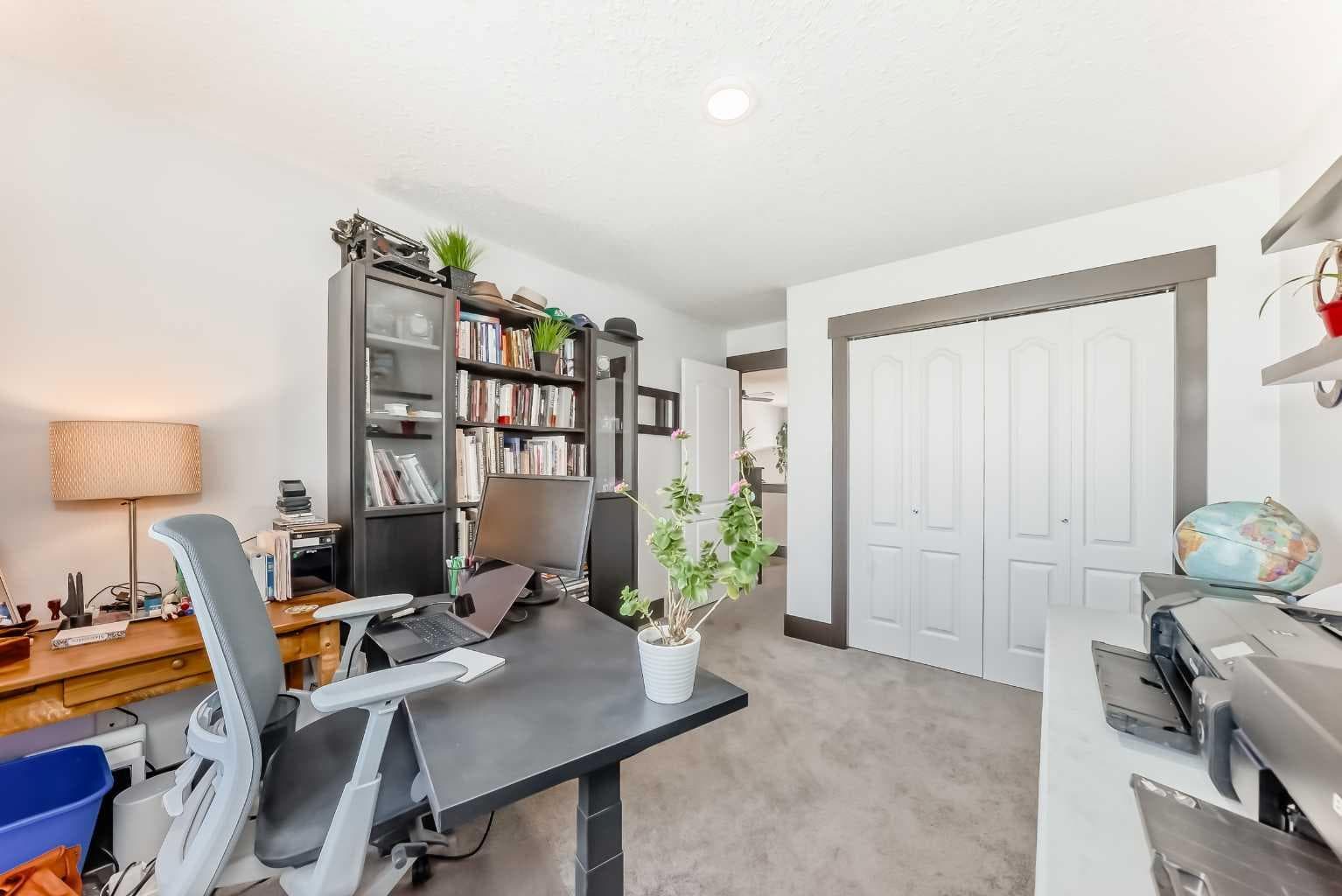 37 LAKESIDE GREENS Close 
