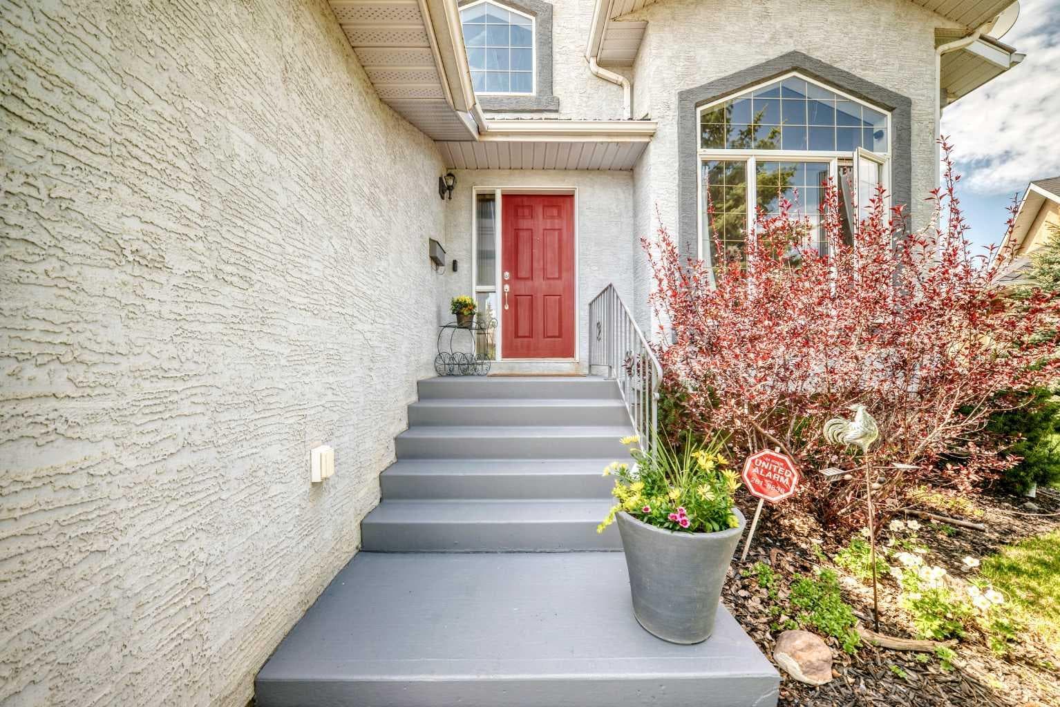 37 LAKESIDE GREENS Close 