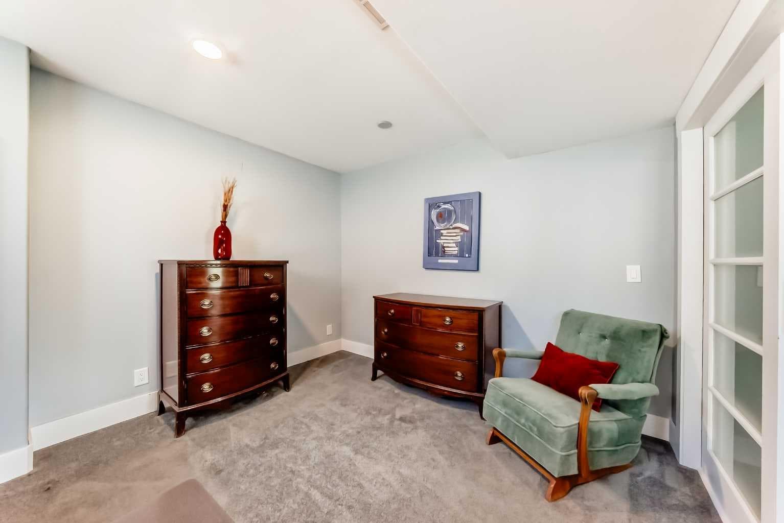 37 LAKESIDE GREENS Close 
